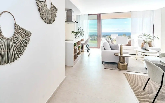 LO - Luxury 3 Bedroom Apartment , Stunning Views