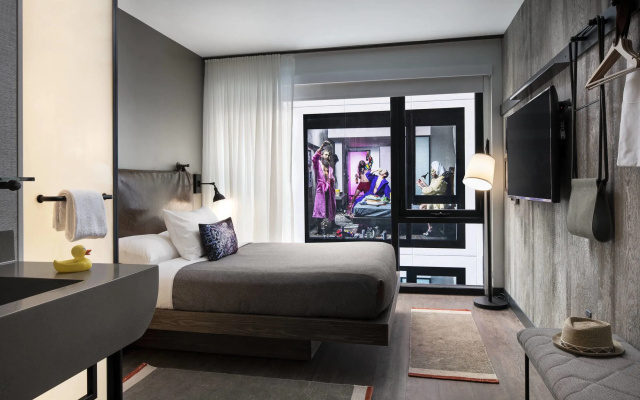 Moxy Chicago Downtown