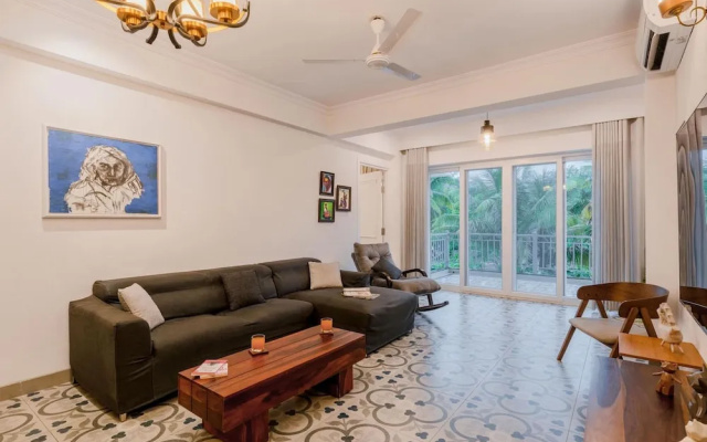 Luxe Apt w Balcony Rooftop Pool 15 min to Beach