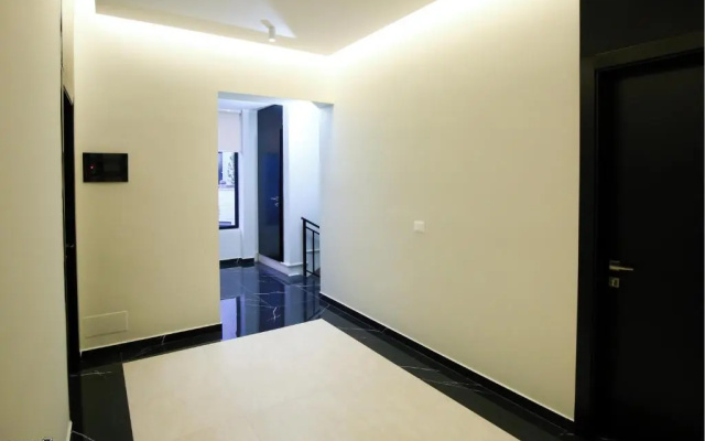 Hotel Three, Vlore
