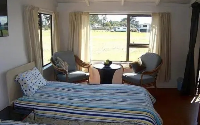 Pilots Rest - Pauanui Airfield Holiday Home