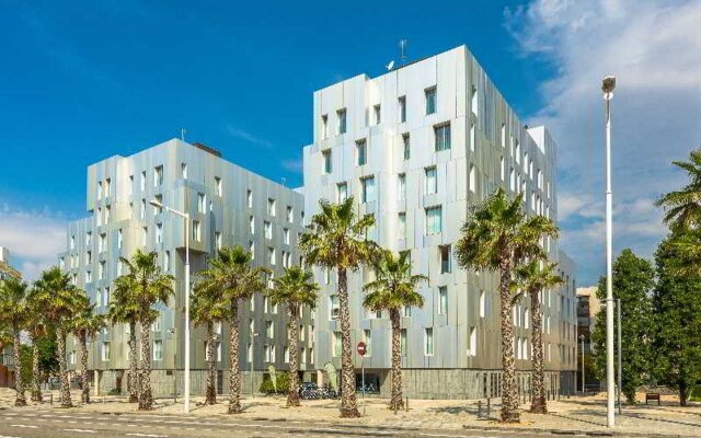 Апартаменты Home Around Mistral City Pool Барселона вид на фасад