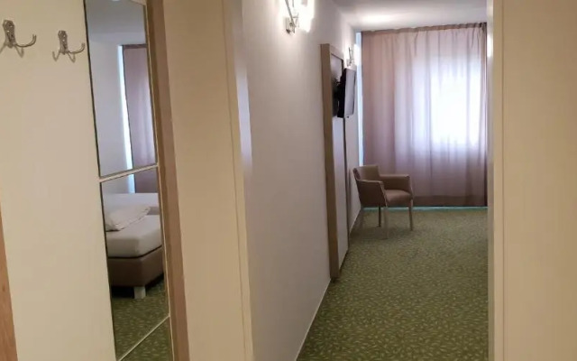 Confour Hotel