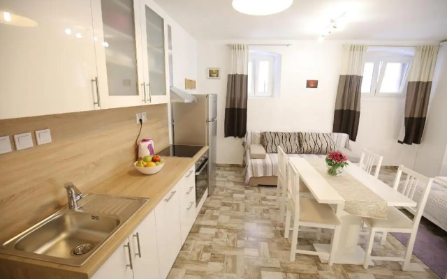 Studio Apartment Laura
