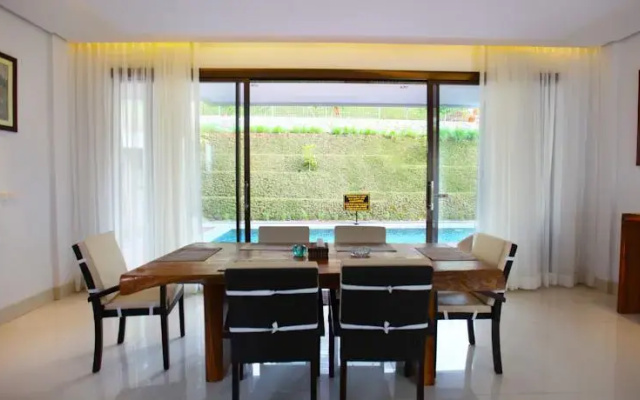 Permai Villa Dago with Pool - Resor Dago Pakar Bandung