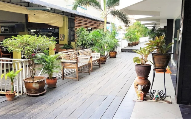 Jomtien Plaza residence large modern studio apartment