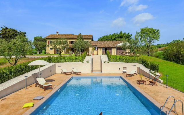 Tranquil Retreat With Valley Views