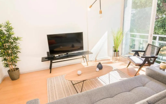 Design Attic Apartment FREE Parking