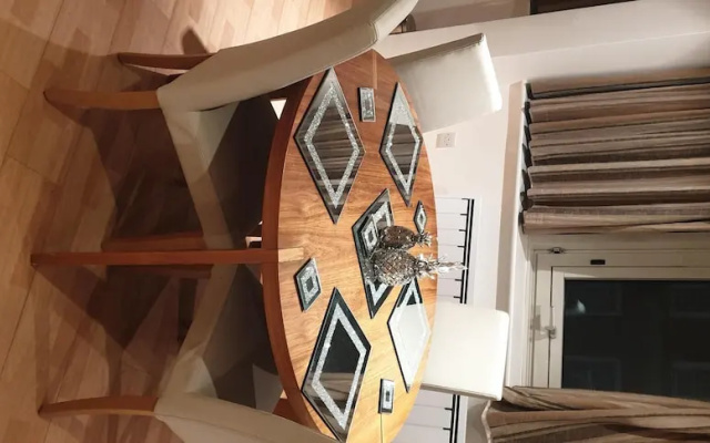 Modern Aircondition 2 Beds 2 Bath Victoria Station