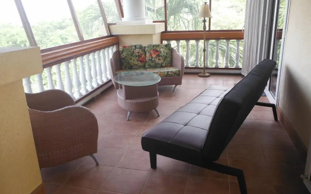 Blue Roatan Resort