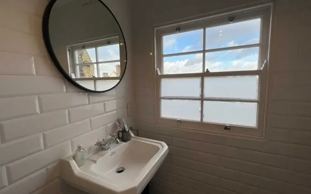 Bright 1 Bedroom Apartment in Hackney Near Colombia Road