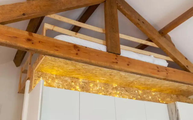 Boutique Rentals - Republica's Garden Studio with views