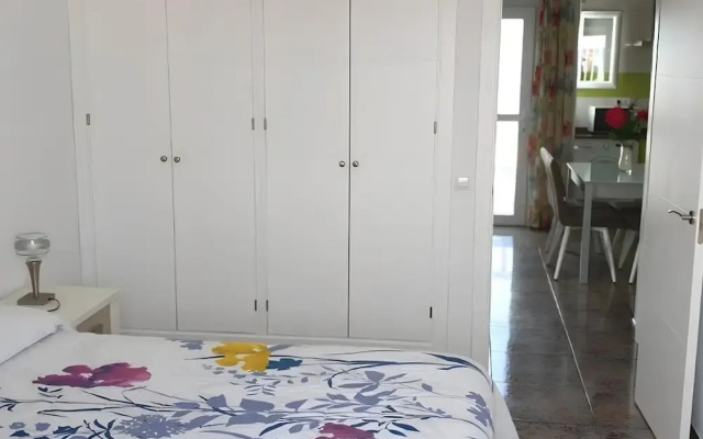 Apartamento con terraza cerca a la playa