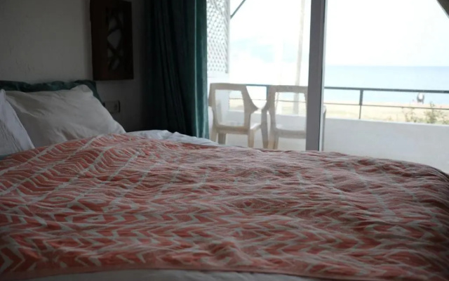Ceneviz Hotel