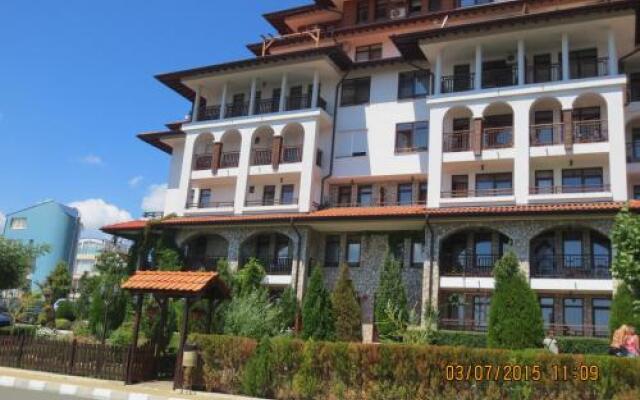Отель Etara 3 ApartComplex Свети Влас вид на фасад