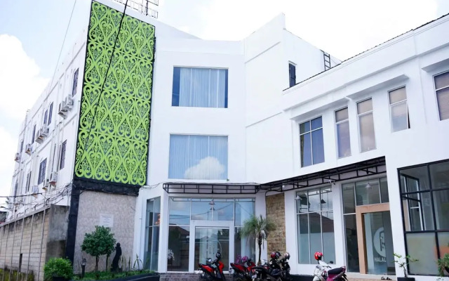 Urbanview Hotel Ratu Elok Syariah Banjarbaru by RedDoorz