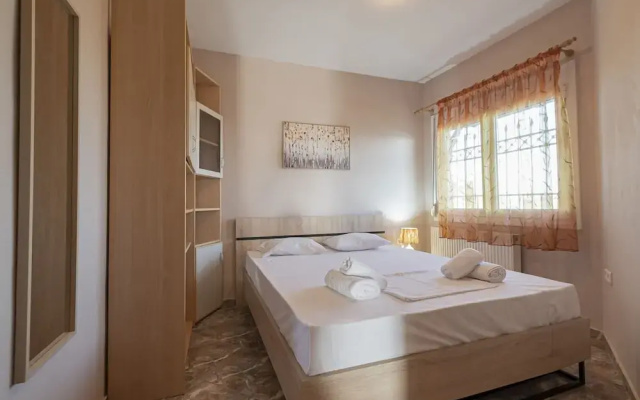 Tania's Seafront Villa by Rentalspro