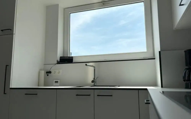 Stylish 3-bedroom Apartment With sea View