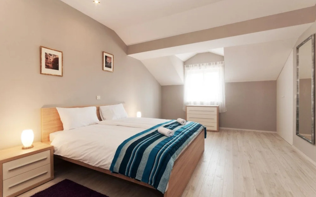 Ravelin Apartments