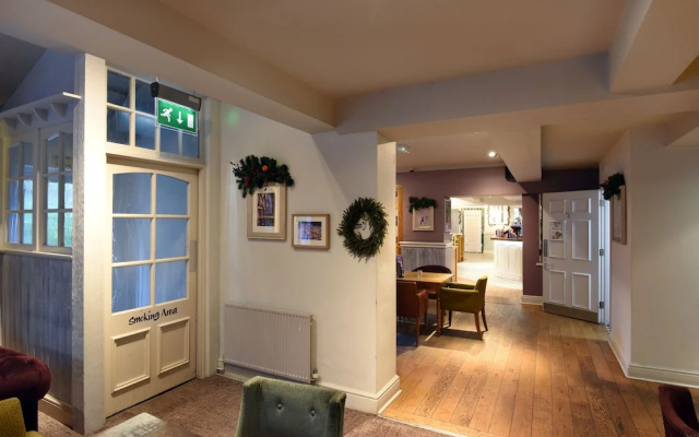 Holmfield Arms By Greene King Inns