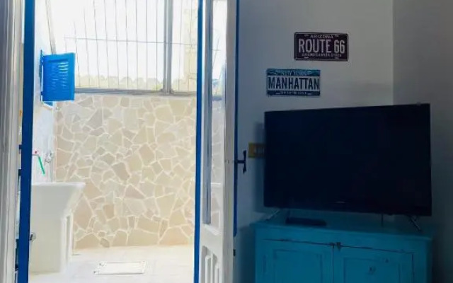 Lovely 2 bedroom rental unit,patio and close beach