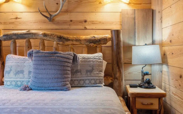 Antlers Lodge - Cabin for 4