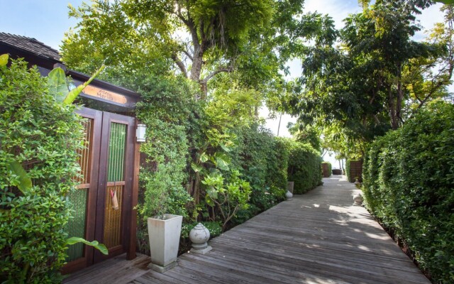 Отель Tango Luxe Beach Villa Samui вид на фасад