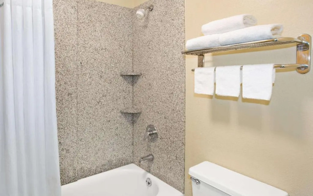 Days Inn By Wyndham Ladson Summerville Charleston