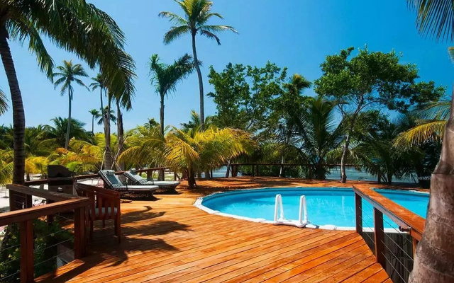 Ray Caye Private Island Resort