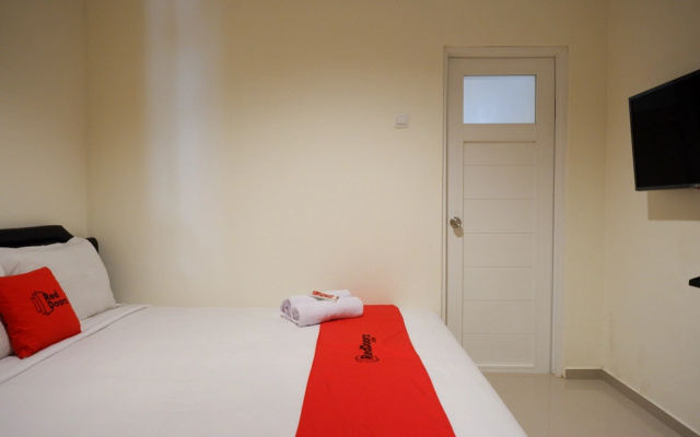 RedDoorz near Ambarrukmo Plaza Mall