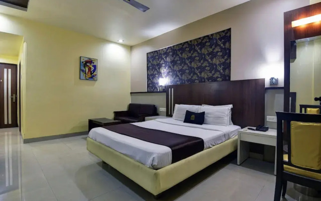 Glitz Hotels Devanshi Inn