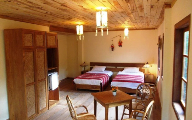 Thitaw Lay House B & B