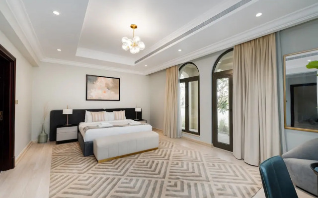 Beachfront 6BR Villa w Private Pool at the Palm