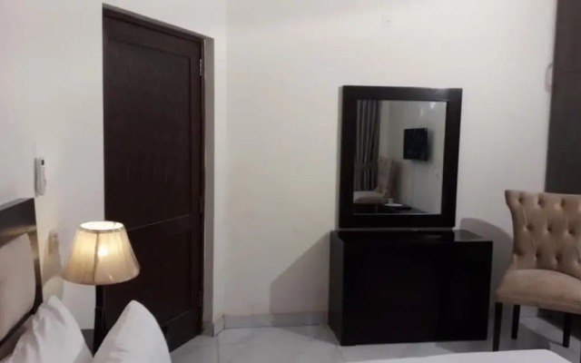 MaryLeena Hotel Gulberg