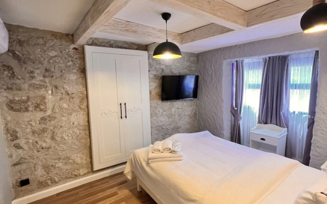 Selavi Hotel