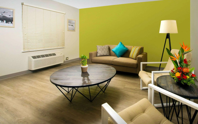 WoodSpring Suites Fargo North Near NDSU