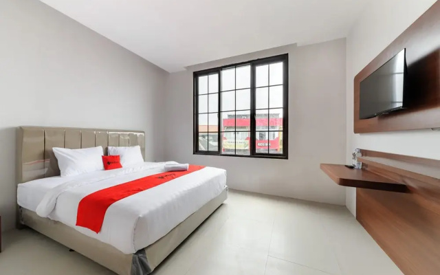 RedDoorz Plus Near Kebun Raya Bogor
