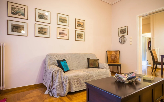 Comfortable Central Athens Flat  by Cloudkeys
