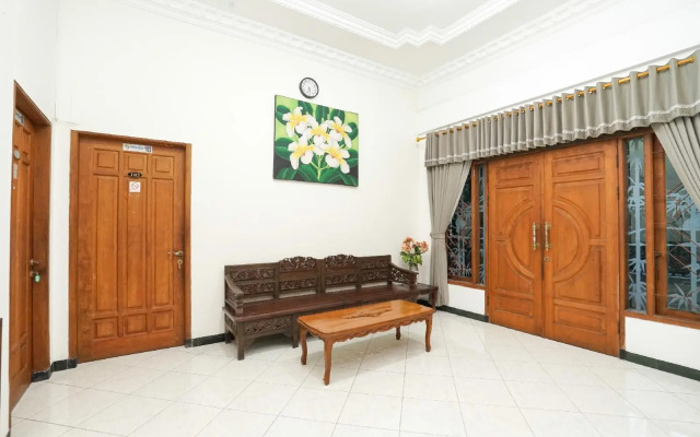 Oyo 631 Tjahaja Baroe Residence Syariah
