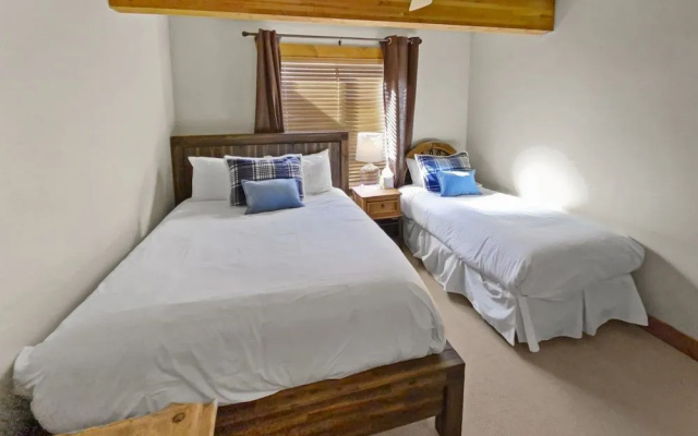 Settlers 2 Bedroom Condo by RedAwning