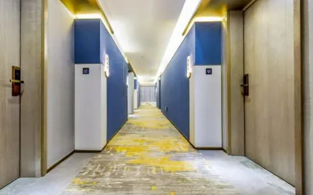 Kuanrong Suites Hotel (Liangjiang love sea shopping park)