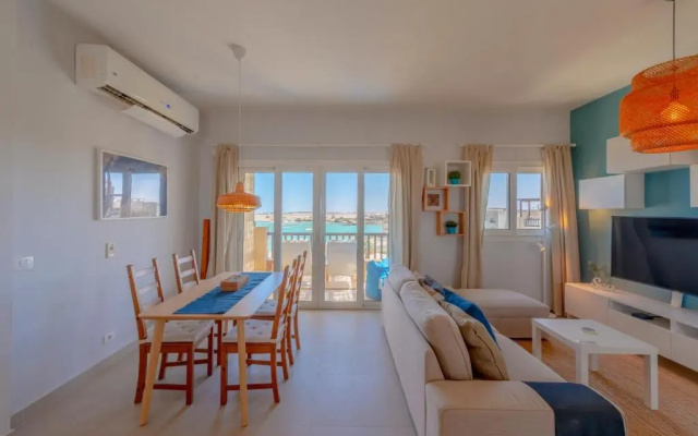 Sunny 2 Bedroom + Private Roof Terrace Lagoon View