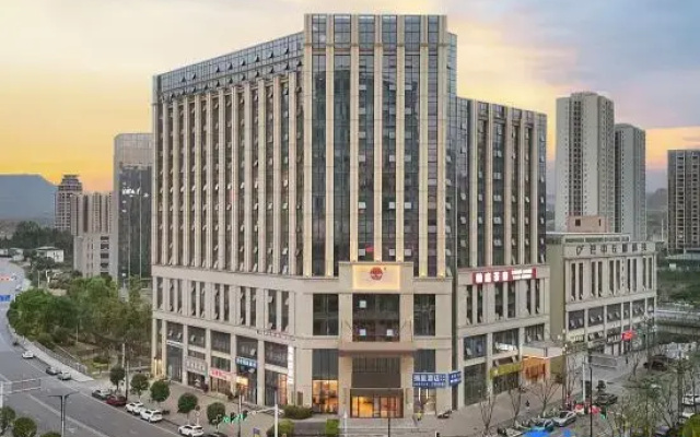 Zhaixing Hotel (Bazhong High-Speed Rail East Station)