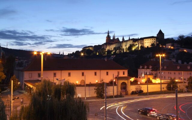 Отель Trinidad Prague Castle Чехия, Прага - отзывы, цены и фото номеров - забронировать отель Trinidad Prague Castle онлайн вид на фасад