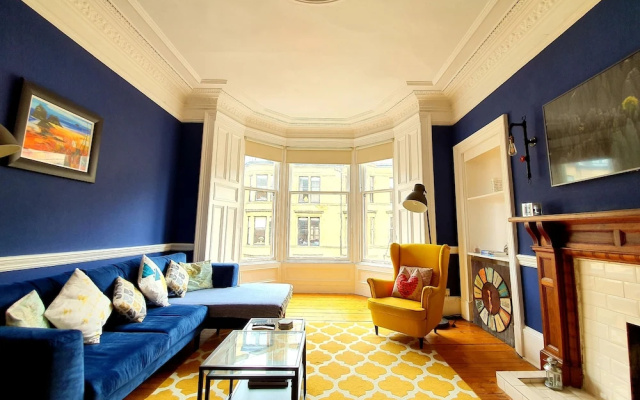 Gorgeous Light Apartment In West End