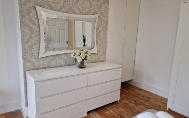 1 Bed Flat - Sleeps 2 - Pets - Parking - Wifi