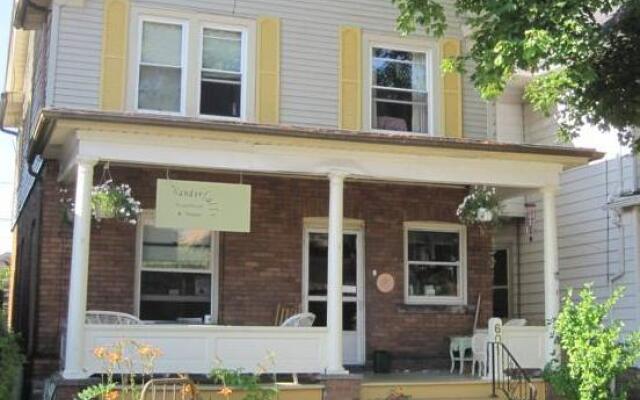 Отель Wanderfalls Guesthouse & Hostel США, Ниагара-Фолс - отзывы, цены и фото номеров - забронировать отель Wanderfalls Guesthouse & Hostel онлайн вид на фасад