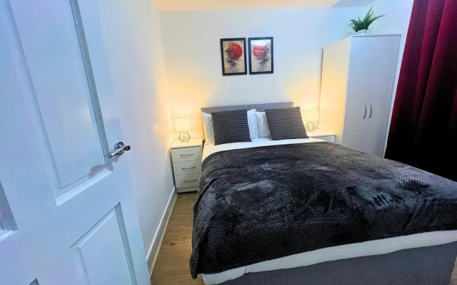 Apartment Sleeps 4 With Garden
