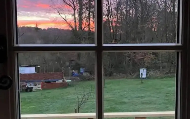 Haslemere - Cabin - Sleeps 2 - Parking - Garden