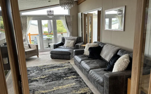 Edinburgh Lodge-sleeps 6-pet Friendly-beach&views